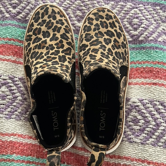 Toms Bryce leopard slip on sneakers - Picture 2 of 5